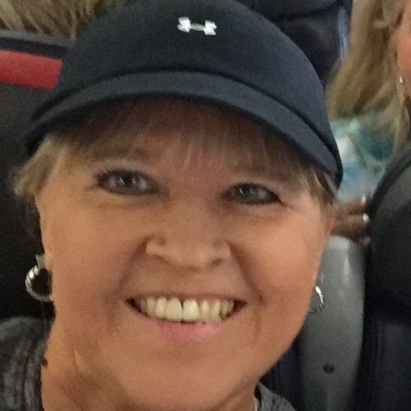 Meet your Posher, Leslie - Picture 2 of 2